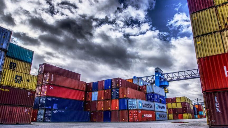 Dış ticaret açığı Nisan'da yüzde 55.6 azaldı