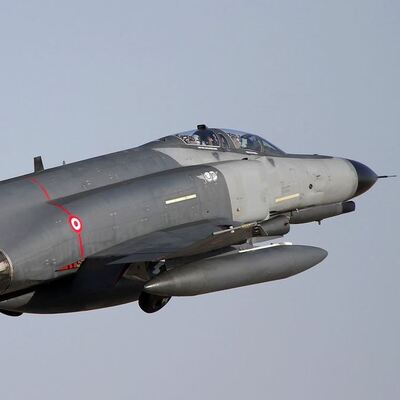 Malatya'da F-4 uçağı arızalandı, pilotlar kurtuldu