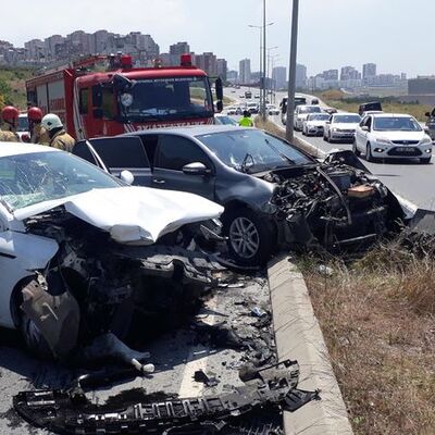 Başakşehir'de kaza! Yaralılar var