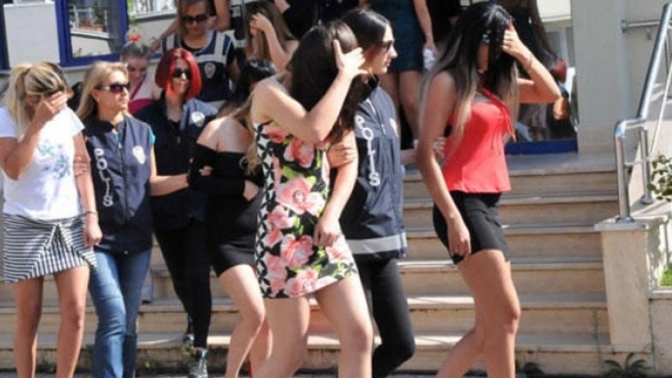 Köfteci dükkanı fuhuş çetesi çıktı!