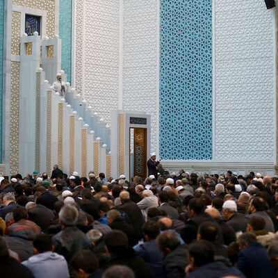 Cuma hutbesinde 'trafik kuralları' uyarısı