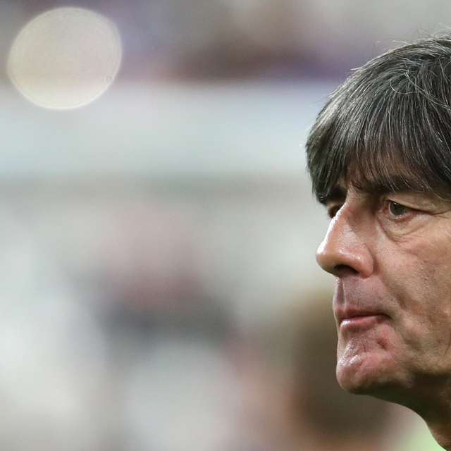 Löw hastaneye kaldırıldı