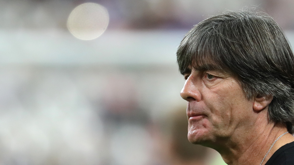 Löw hastaneye kaldırıldı