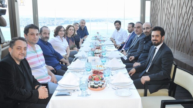 Yönetmenlerden bakana iftar