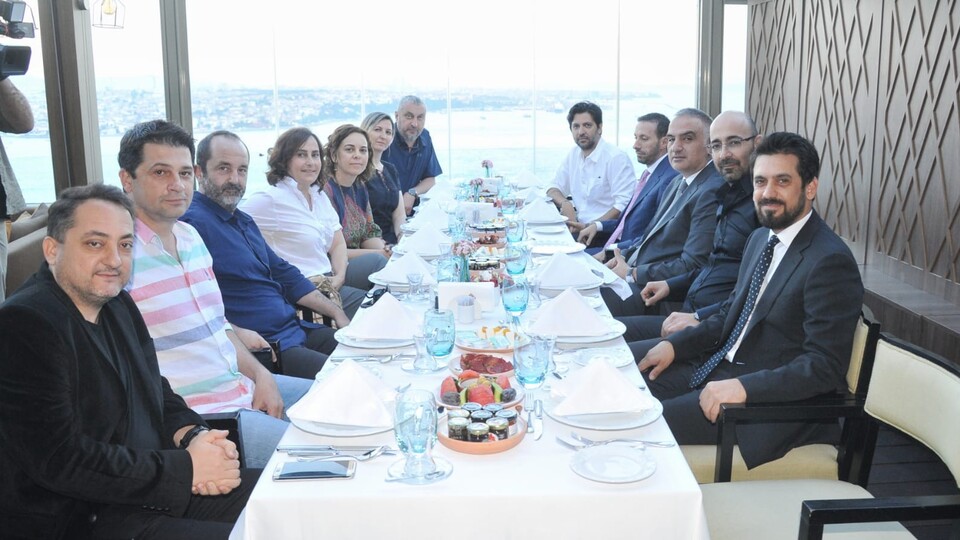 Yönetmenlerden bakana iftar