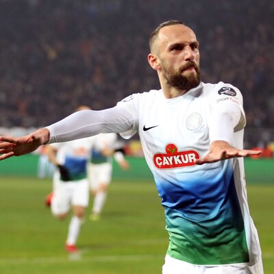 Fenerbahçe ağırdan aldı, Aslan öne geçti!