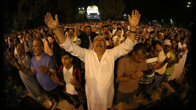 400 bin Müslüman akın etti