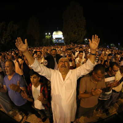 400 bin Müslüman akın etti