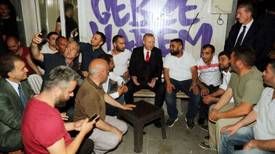 Cumhurbaşkanı Erdoğan, minibüs durağını ziyaret etti