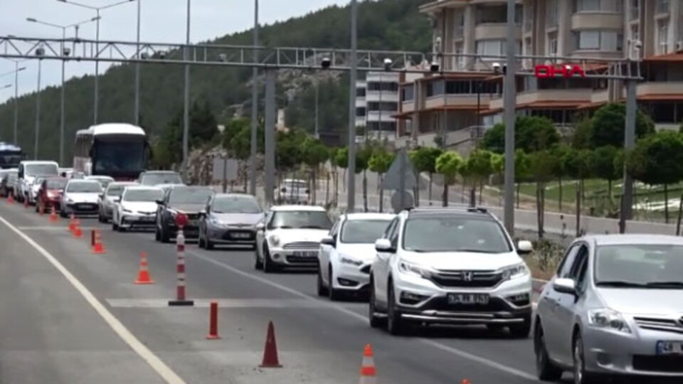 Akın ettiler! Konvoy halinde giriş