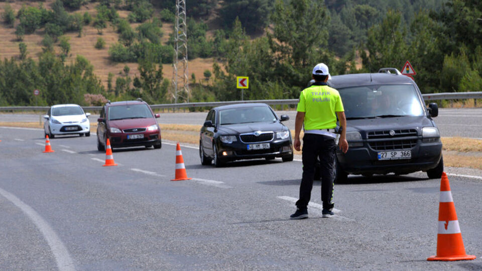 Trafikte bunu yapan fena yandı!