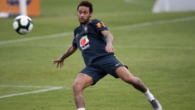 Brezilyalı futbolcu Neymar tecavüz iddialarını reddetti