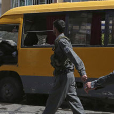 Afganistan'da peş peşe 3 bomba patladı