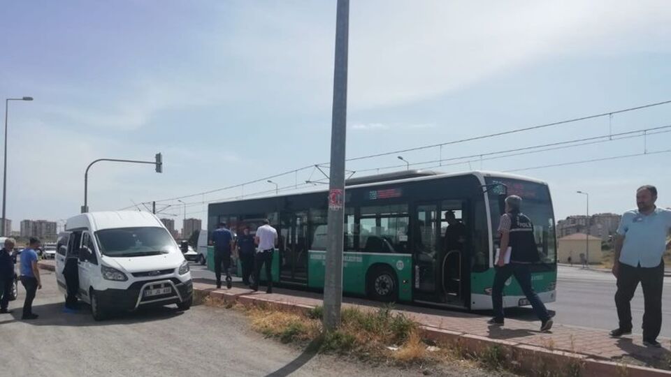 Halk otobüsünde tabancalı saldırı