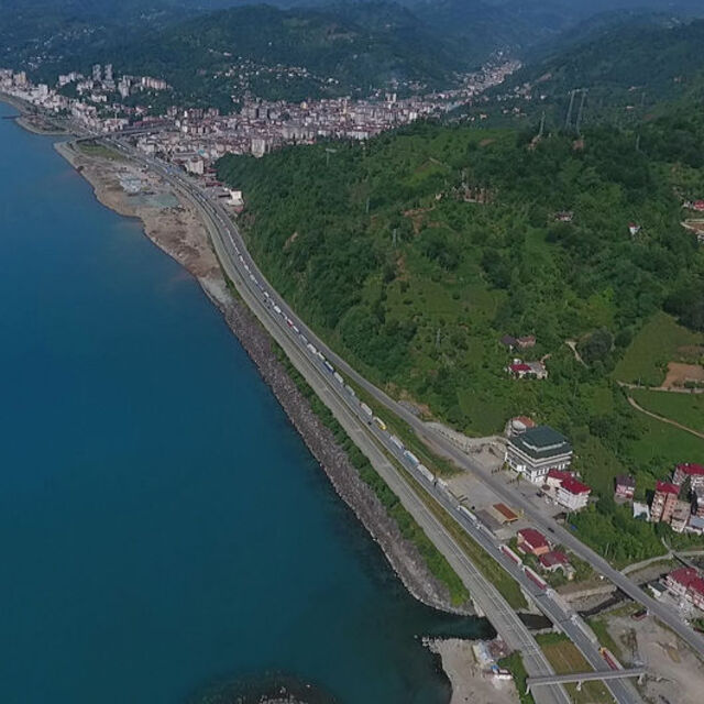 3 ilçe boyu kuyruk! Karadeniz Sahil Yolu'nda şaşırtan görüntü