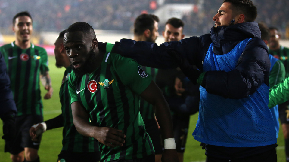 Akhisarspor'da Manu kuyruğu