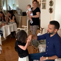 Alişan bayram harçlığı dağıttı