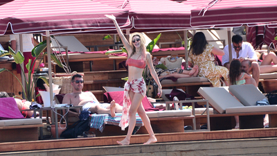 Şeyma'dan gazetecilere selam