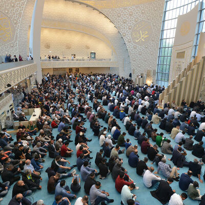 Tüm dünyada camiler doldu taştı