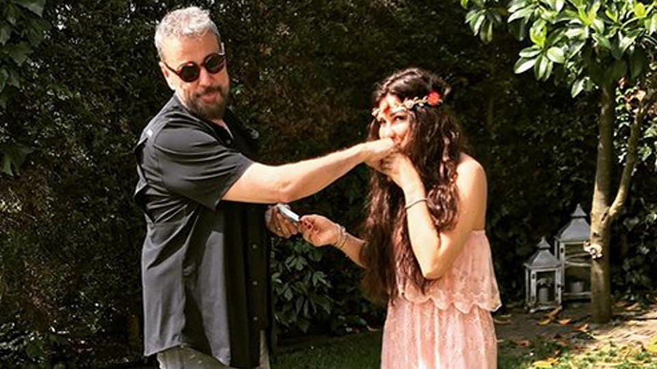 'Boşanma' iddialarını yalanlayan poz!