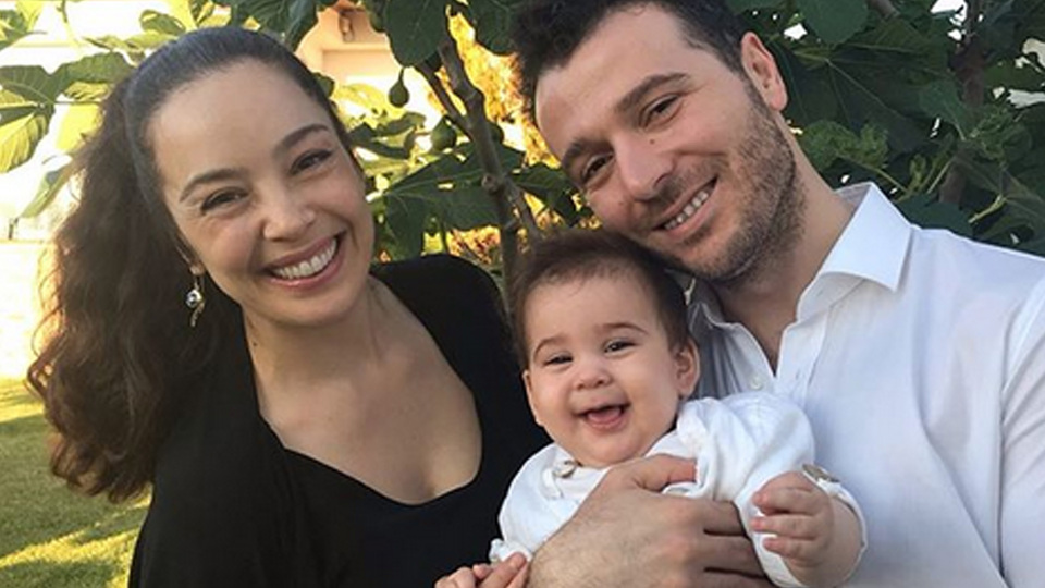 "Küçük ailemiz mutluluk dolu bayramlar diler"