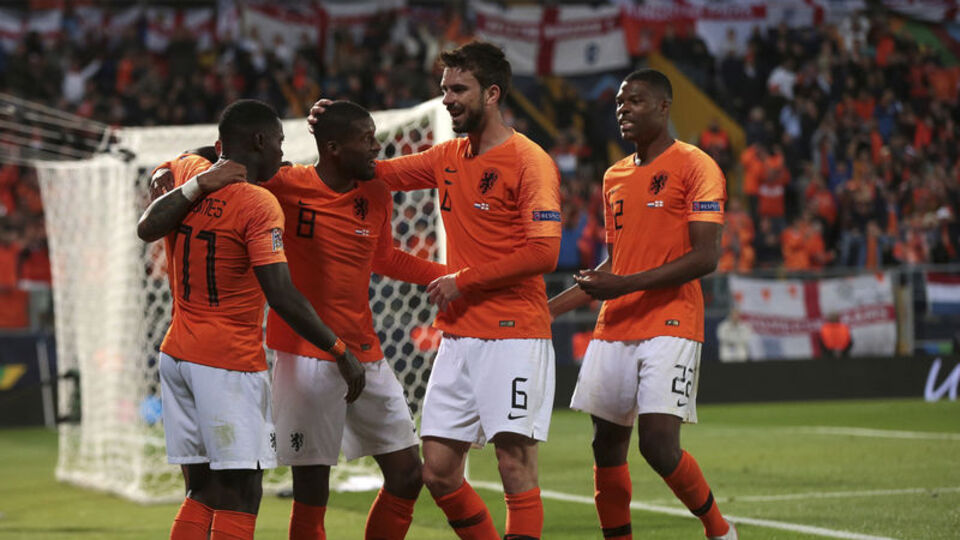 Hollanda, İngiltere'yi devirdi!