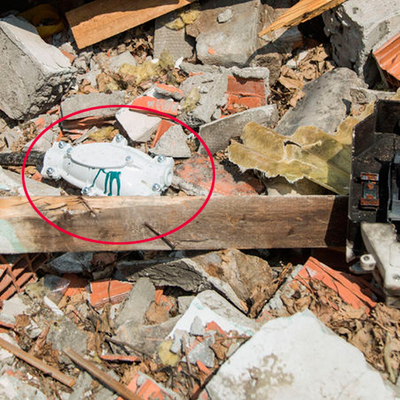 Molozların arasında oynuyordu! Şimdi ne yemek yiyebiliyor, ne konuşabiliyor