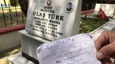 Şehit mezarına bırakılan not duygulandırdı