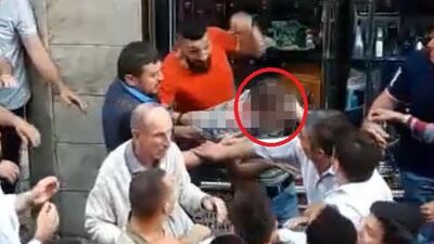 Taciz şüphelisini tekme tokat dövdüler!