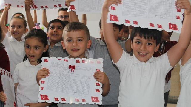 Tatilden çıkıp, tatile giriyorlar!