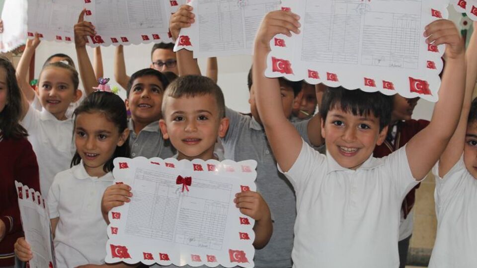 Tatilden çıkıp, tatile giriyorlar!