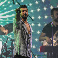 "Şarkı konusunda cimri değilim"