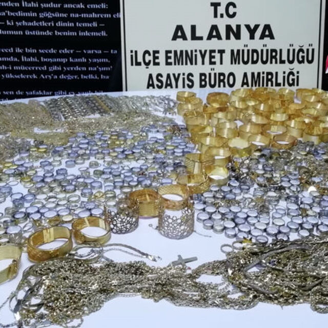 Danimarkalı çift, kuyumcu dükkanında yine dolandırıldı