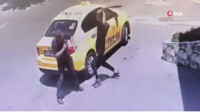 Taksiciye demir sopalı dayak kamerada!