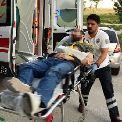 Sokak ortasında bıçaklayıp dövdüler