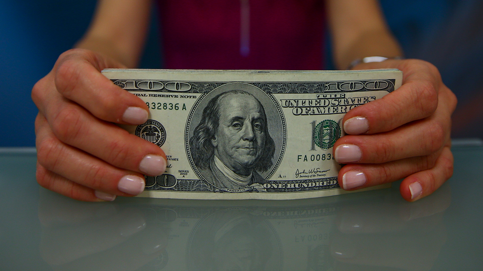Fitch: Dolar tahttan iniyor