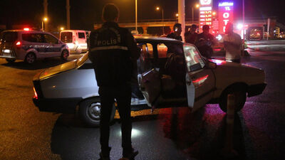 Arama yapılan otomobilde cephanelik çıktı