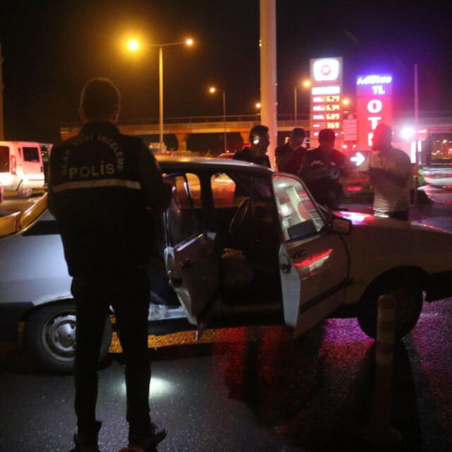 Arama yapılan otomobilde cephanelik çıktı