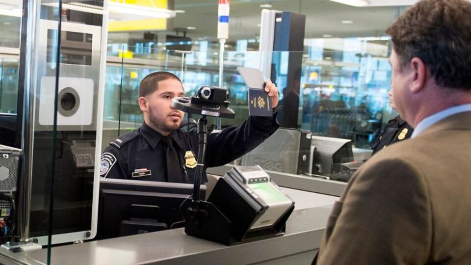 ABD'ye gidenlerin fotoğraflarını çaldılar!