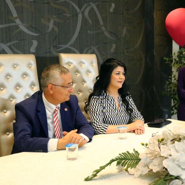 Özcan Yeniçeri evlendi!