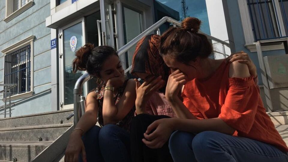 Öğrencileri vatandaşlar kurtardı