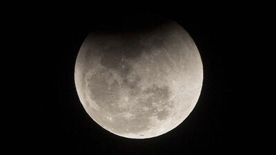 Ay'ın yüzeyinde gizemli bir kitle keşfedildi