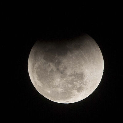 Ay'ın yüzeyinde gizemli bir kitle keşfedildi