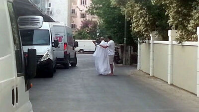 Çıplak dolaşan turist şaşkınlığı!