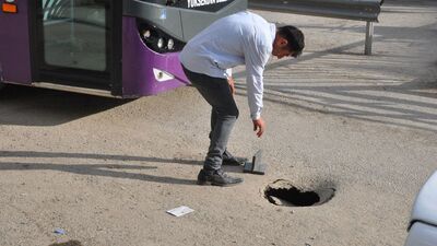 Çöken yol tehlike saçıyor