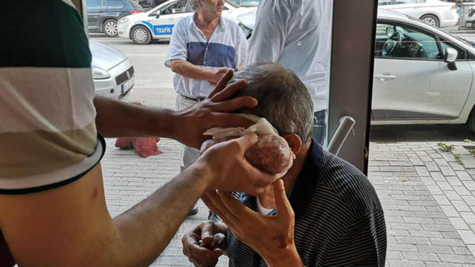 Yaralıya kasap usulü tedavi