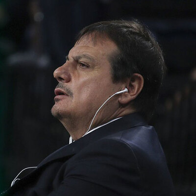 Ataman'dan ilginç protesto! Kulaklıkla...