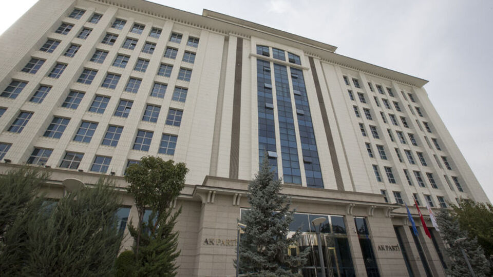 AK Parti bu akşam askerlik kanunu için toplanıyor