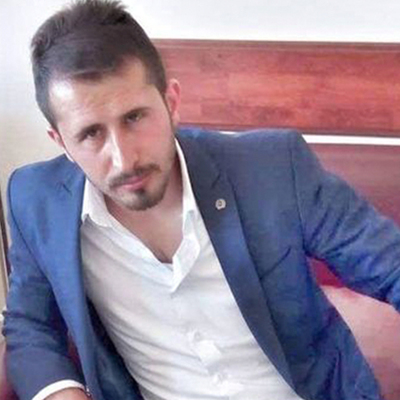 Arkadaşını tüfekle vurup benzinle yaktı