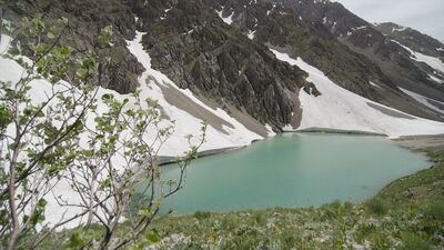 Buzul gölleri yazın serinletiyor!